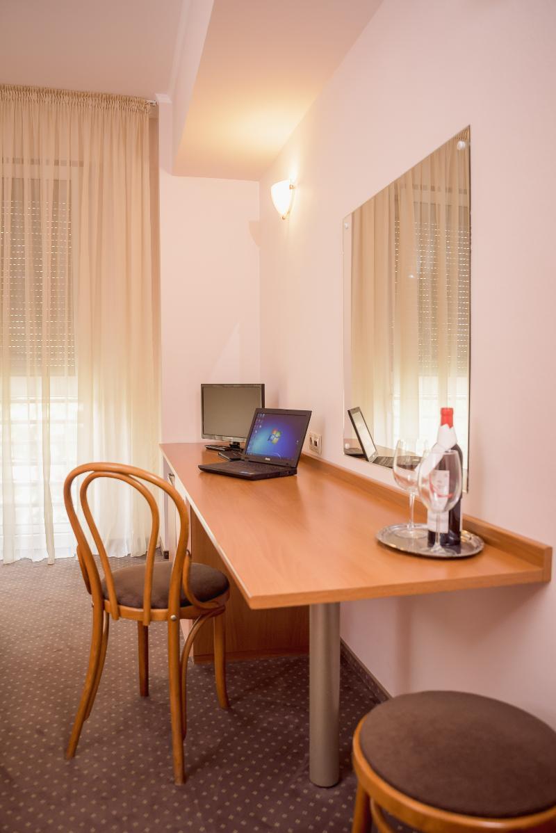 Hotel Reghina Timisoara Luaran gambar